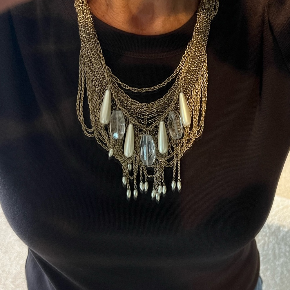 Elegant Gold and Cream Necklace